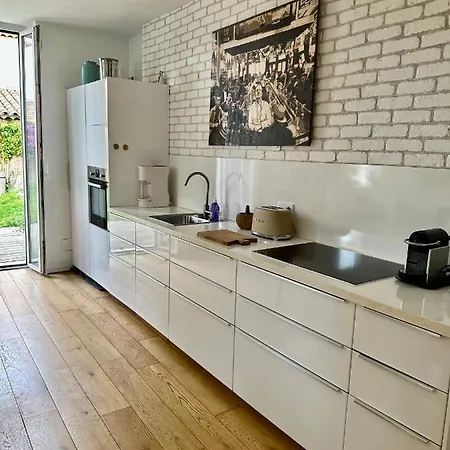 Ξενοδοχείο Belle Maison De Avec Piscine 4*